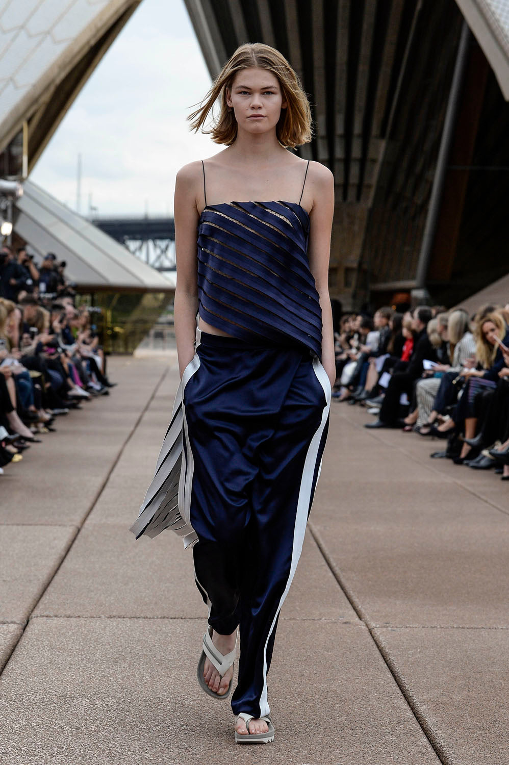 DION LEE RESORT 18 RUNWAY LOOK 43